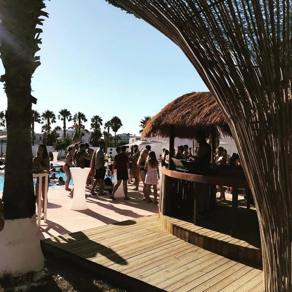 לאמפי Black Amber Boutique Hotel מראה חיצוני תמונה