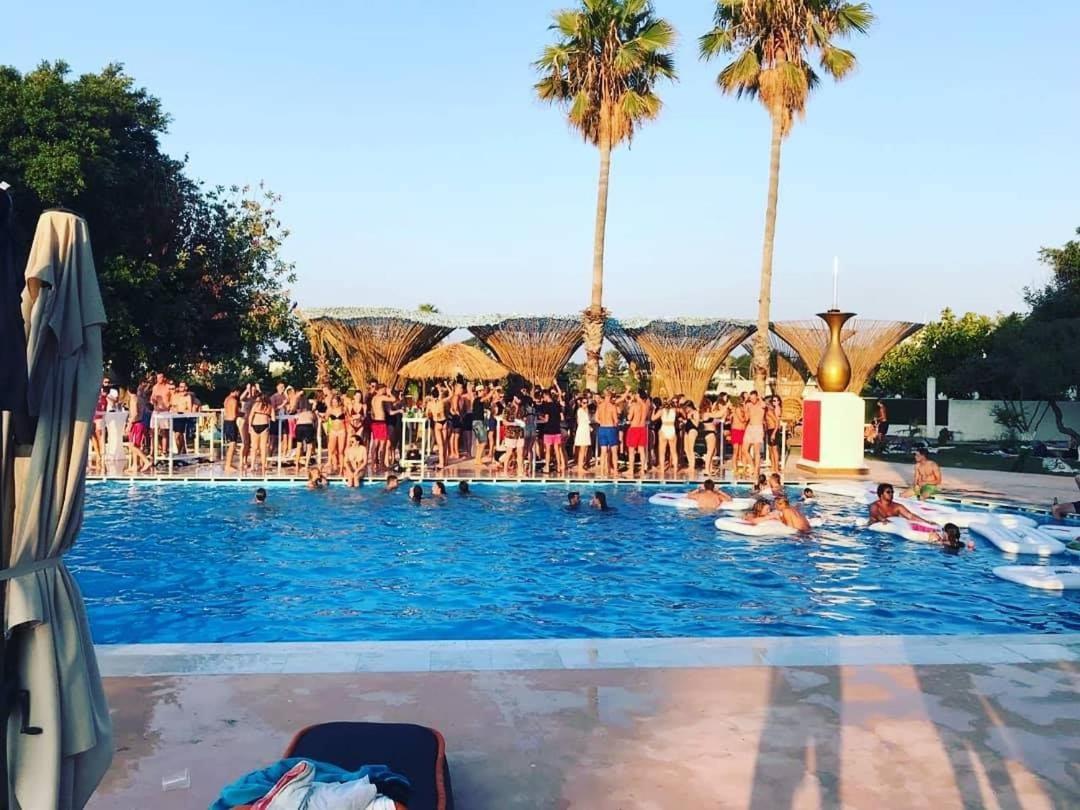 לאמפי Black Amber Boutique Hotel מראה חיצוני תמונה