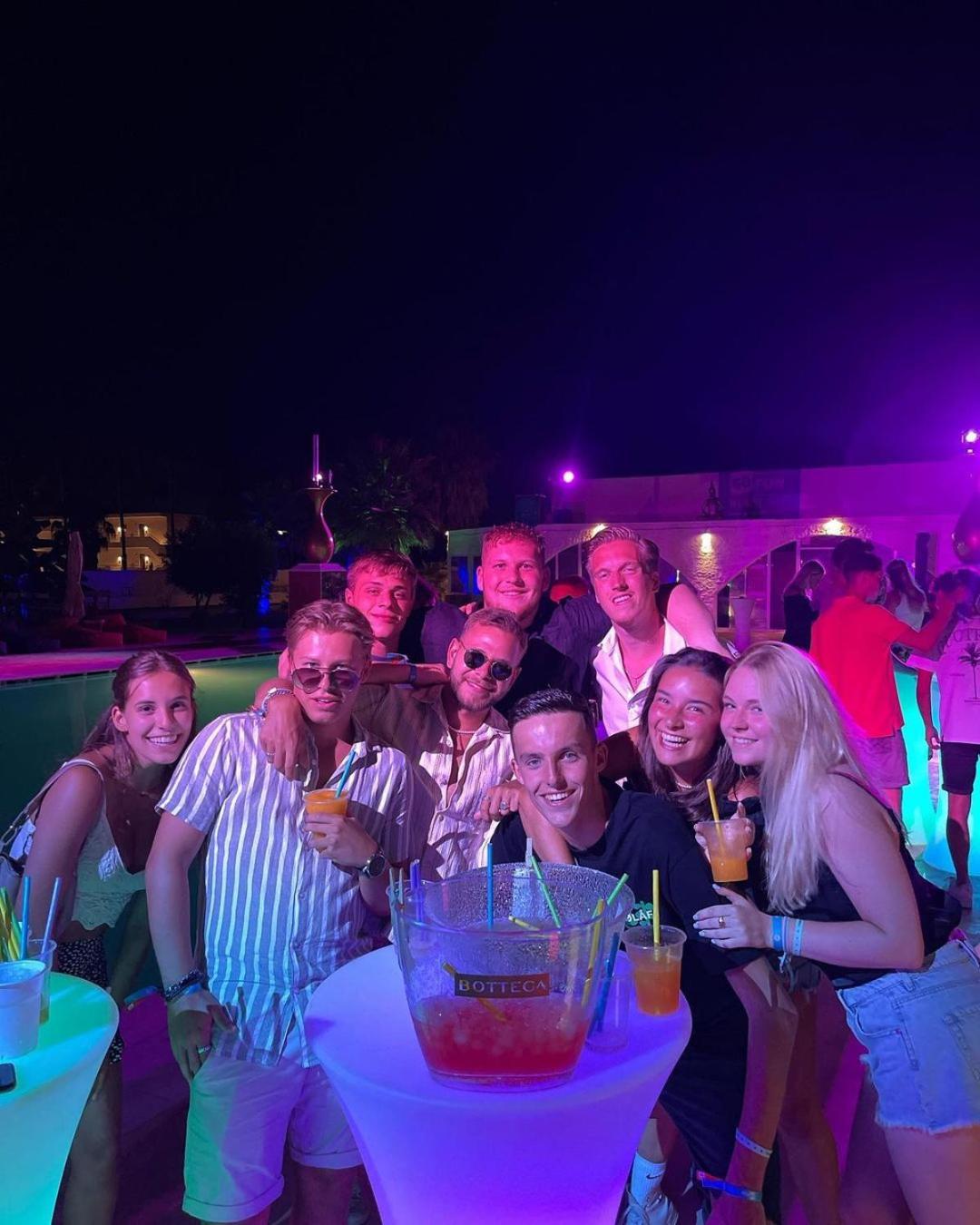 לאמפי Black Amber Boutique Hotel מראה חיצוני תמונה