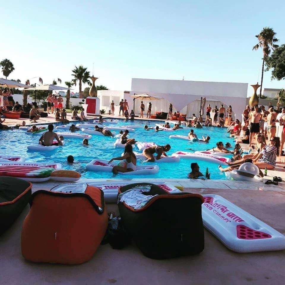 לאמפי Black Amber Boutique Hotel מראה חיצוני תמונה